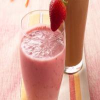 Fresh Strawberry Smoothies image