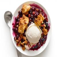 Blueberry Crumble With Cornmeal-Almond Topping_image