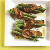 Warm Asparagus Toast with Pancetta and Vinaigrette image