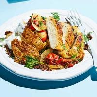 Crispy paprika chicken with tomatoes & lentils_image