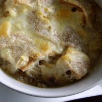 Onion Soup With Fontina and Thyme (Everyday Italian)_image