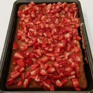Strawberry banana cream cake_image
