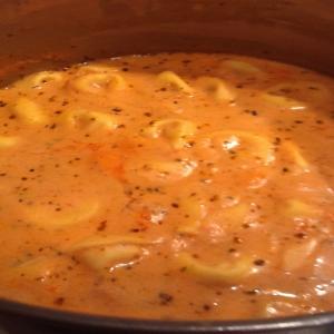Creamy Easy Tomato Tortellini Soup_image