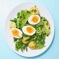 Summer egg salad with basil & peas_image
