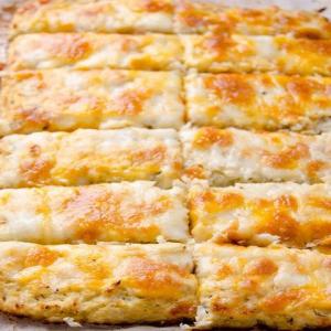Amazing Cheesy Cauliflower Breadsticks_image