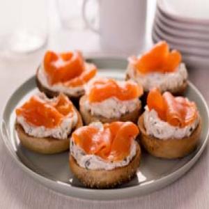 Mini Bagels with Lox & Cream Cheese_image