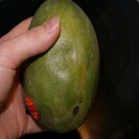 How to Choose and Cut a Mango image