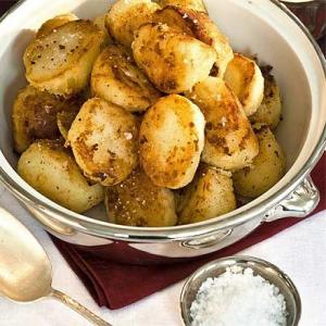 Golden roast potatoes_image