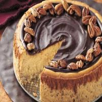 Butter Pecan Cheesecake with Chocolate Glaze_image