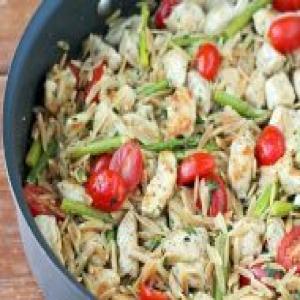 Lemon Chicken Orzo with Tomatoes and Asparagus_image