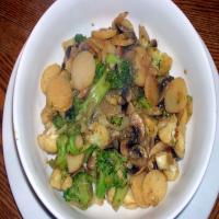 Stir-Fried Mushrooms and Broccoli_image