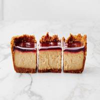 Peanut-Butter-and-Jelly Cheesecake Squares_image