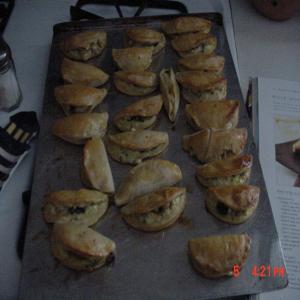 Appetizers Half-Moon Cheese Pies_image