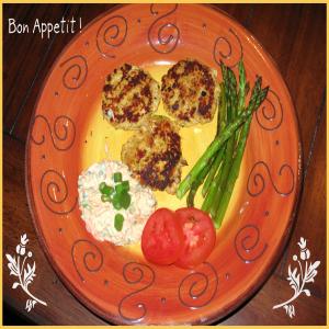 Salmon Cakes With Remoulade_image