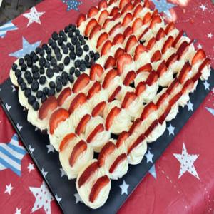 American Flag Pull Apart Cupcakes_image