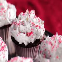 Red Velvet Cupcakes with Fluffy Meringue Icing_image