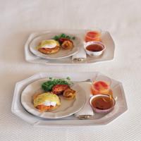 Poached Eggs and Smoked Salmon with Dill Bearnaise_image