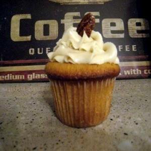 Dulce de leche Cupcakes with Praline Buttercream Frosting Recipe - (3.5/5)_image