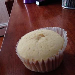 Yummy Vanilla Cupcakes_image
