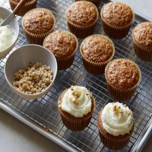 Carrot Cupcakes with Cream Cheese Frosting_image
