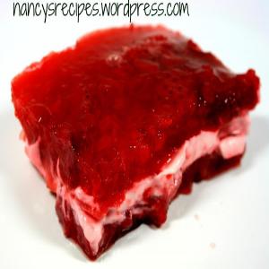 Strawberry Sour Cream Jello Salad_image