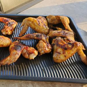 Juicy Extra Flavored Grilled Chicken Wings image