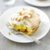 Little lemon meringue pies image