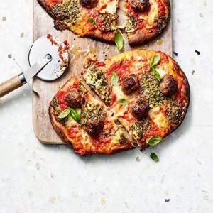 Sausage & pesto pizza_image