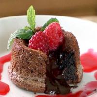 Molten Chocolate Cakes with Raspberry Sauce_image