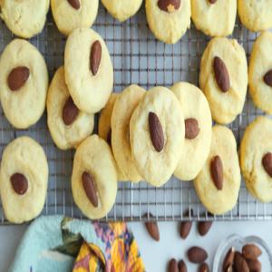 Iraqi Cardamom Cookies (Hadgi Badah)_image