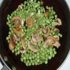 Peas, Mushrooms, and Scallions_image
