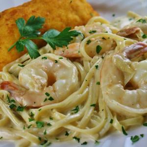 Creamy Garlic and Onion Spaghetti image