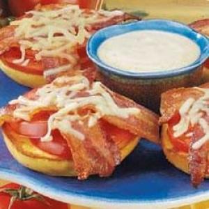 Bacon-Tomato Bagel Melts_image