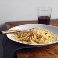 Linguine with Garlic and Breadcrumbs image