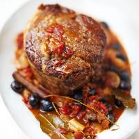 Beef brisket with red wine & shallots_image