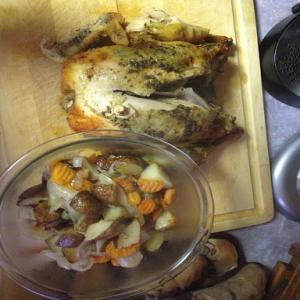 Roast Chicken with Potatoes and Carrots Recipe_image