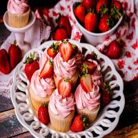Strawberry Cupcakes With Strawberry Buttercream_image