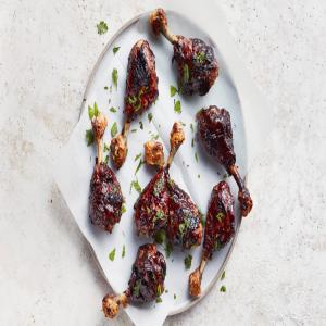 Balsamic-and-Berry-Glazed Drumsticks_image