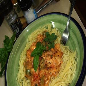 Spaghetti Con Pollo, Salsiccia, E Peperone_image