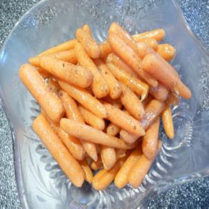 Honey-Cardamom Glazed Carrots image