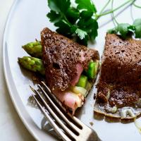 Buckwheat Crepes With Asparagus, Ham and Gruyère_image
