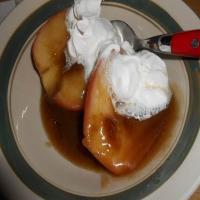 BUTTERY CINNAMON SKILLET APPLES_image