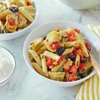 Penne with Baby Artichokes, Black Olives and Peas_image