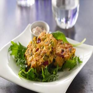 Tilapia-Crab Cakes with Roasted Pepper Aioli_image