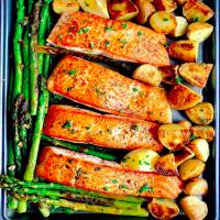 Lemon Garlic Butter Baked Salmon with Potatoes and Asparagus_image