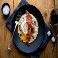 Uncooked Tomato and Mint Sauce with Poached Eggs_image