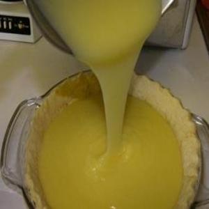 Homemade Tangy Lemon Pudding or Piefilling_image
