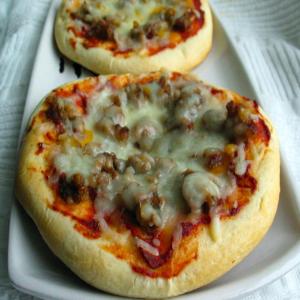 Simple Sausage and Swiss Cheese Mini Pizzas_image