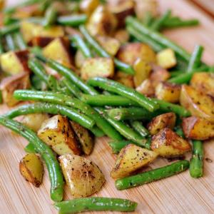 Pan Fried Potatoes and Green Beans_image