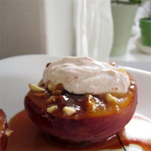 Almond-Topped Spiced Peaches_image